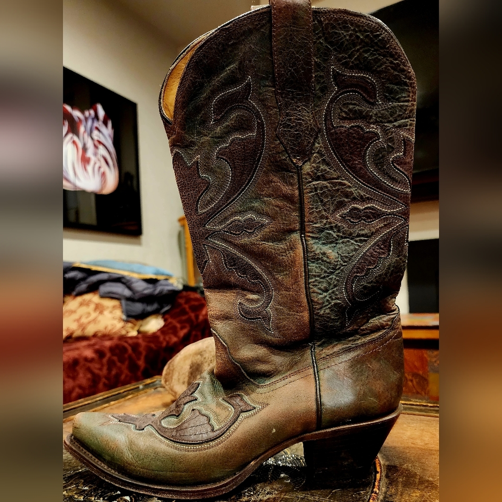 CORRAL Women's Sz 10 Distressed Cowboy Boots in Sienna w/ Teal Patina.